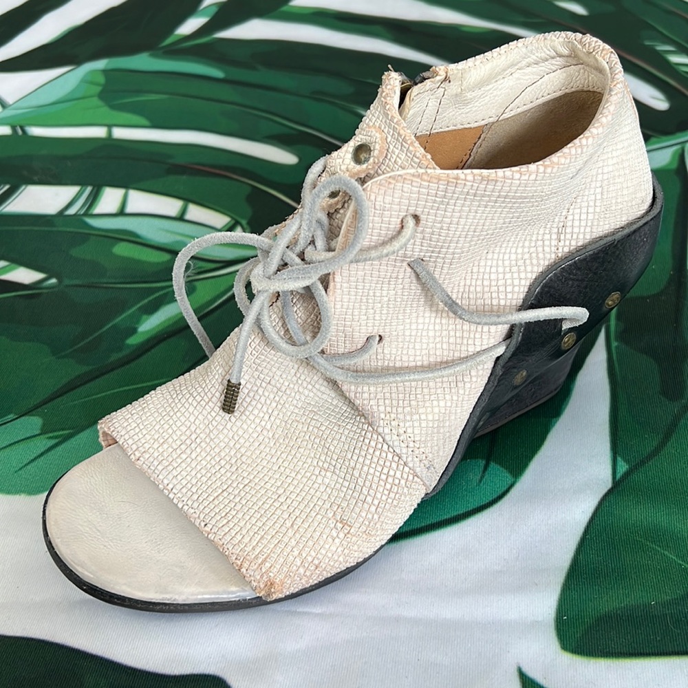 A.S.98 Cream Textured Open-Toe Lace-Up Ankle Bootie with Black Sculpted Heel